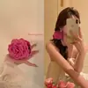 Caro com presilha de rosa seca para cabelo feminino, grande flor vermelha, presilha de flor, presilha de tubarão, adorno de cabeça