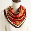 Bufanda de Seda Lisa y Elegante de Nuevo Estilo Bufanda de Colores Combinados Versátil Bufanda Cuadrada de Seda para Mujer 70cm Pañuelo para la Cabeza con Estampado de Hojas Chal