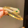 Pulsera con Forma de Serpiente Chapada en Oro Real de 18K con Circonita Pulsera de Estilo Retro Palaciego Europeo y Americano Lujo Accesible Joyería de Gama Alta Venta al por Mayor