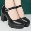 Sapatos de Couro Macio para Mães Salto Bloco Sapatos de Salto Único Feminino 2026 Outono Novo Estilo Desfile de Moda Qipao Plataforma Impermeável Solado Macio Antiderrapante Sapatos de Couro Femininos