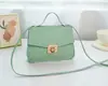 2025 Nova Bolsa Quadrada Pequena Estilo Coreano Bolsa de Mão Feminina Fecho Simples Ombro Único Diagonal Corrente Bolsa Feminina Atacado