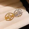 Anel Vazado em Ouro 18K Banhado a Ouro com Zircônia, Design de Nicho Vintage, Joia de Dedo Versátil e Exquisita