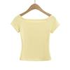 Camiseta Feminina Sexy Justa com Ombro Caído e Manga Curta Verão 2025 Europeia e Americana Modelagem Slim Emagrecedora com Ombro Caído Top Curto
