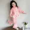 Conjunto de Calça Flare de Renda Estilo Coreano para Meninas Primavera/Outono 2026 Novo Conjunto de Duas Peças da Moda Estilosa para Menininhas