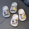 Nuevas Chanclas de EVA 2026 con Suela Suave para Mujer, Sandalias de Bebé Antideslizantes para Baño de Interior de Dibujos Animados Lindas de Verano