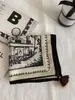 2026 Colgante de Borla para Año Nuevo Bufanda Cuadrada Ropa Artística Retro Combinación Bufanda Delgada de Seda Protección para el Cuello Bufanda Estilo Celebridad Nueva