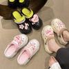 Plush Shirley Mei Cabeça de Urso bonito DIY Hole Shoes Acessórios Creative Duffy Bear Bow Shoes Flor Fivela Decorativa
