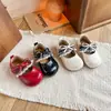Zapatos de piel de color liso estilo coreano para niños, colección primavera/otoño 2026, con ribete de encaje y un bonito diseño de lazo, disponibles en tallas para niñas pequeñas, niñas medianas y niñas mayores