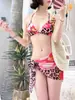 Maiô feminino sexy estampa de leopardo rosa, biquíni de três peças com saia envelope, moda para garotas estilosas, moda praia para férias com amarração, atacado