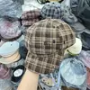 Chapéu Oitavado Xadrez Retro Britânico Estilo Novo 25 Anos Atacado para Mulheres, Chapéu de Artista Primavera e Outono, Boina Elegante Versátil, Tendência