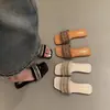 Sandalias Pequeñas Tejidas Planas Estilo Francés para Mujer, Adecuadas para Uso en Exteriores, Nuevas Sandalias de Playa Deslizables de Suela Suave Verano 2026