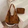 Bolso de mano casual retro de gamuza de gran capacidad para mujer, nuevo estilo 2026, versátil bolso de hombro, bolso tote, bolso cubo para ir al trabajo