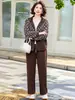 Conjunto estiloso de duas peças para outono para mulheres de meia-idade, 40-50 anos, moderno e elegante, adequado para primavera e outono, conjunto esportivo casual