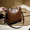 Estilo Mori Costuras Simples Moda Bolso de Gran Capacidad 2022 Nuevo Estilo Occidental Casual Texturas Bolso Balde Un Hombro