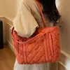 Bolsa de Hombro Acolchada de Algodón Casual para Mujer 2025 Invierno Nueva Gran Capacidad Casual Ropa de Trabajo Estudiante Clase Bolsa de Hombro