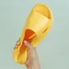 Zapatillas de Casa Estilo Nuevo Qidashun para Mujer, Zapatillas de Verano Antideslizantes con Tacto Suave, Sandalias para el Hogar para Parejas, Zapatillas de Baño al por Mayor