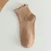 Meias femininas com borda de babados para outono e inverno, meias curtas de renda absorventes de suor de algodão, meias JK estilo japonês para maternidade, atacado de Zhuji