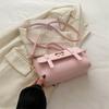 2024 Verão Nova Moda Arco Decoração Pequeno Quadrado Bolsa Feminina Simples Casual Viajante Ombro Crossbody Bolsa
