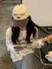 Gorra de Béisbol Estilo Ins Coreano Letras Bordadas Costuras en Blanco y Negro Color de Contraste Visera Pequeña Sombrero para Mujer Nuevo Estilo 2024
