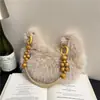 Nuevo Bolso de Peluche de Gama Alta 2025 para Otoño e Invierno, Bolso Peludo de Moda y Versátil para el Trabajo y Salir, con un Tacto Premium para Mujer