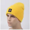 Novo Gorro de Tricô com Rosto Sorridente Transfronteiriço com Etiqueta de Couro, Gorro de Tricô Unissex para Outono e Inverno, Gorro Liso em Estoque, Faz o Rosto Parecer Menor