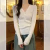 Elegante Camiseta Base de Punto con Cuello en V 2025 Primavera, Otoño, Invierno Único Top de Botones para Mujer, Suéter Sencillo y Suave