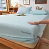 Sábana Bajera de Terciopelo Alemán Clase A para Sueño Profundo Pieza Única Cubierta de Cama Cálida Otoño e Invierno Juego de Tres Piezas Terciopelo Cálido Pequeño Protector de Colchón a Prueba de Manchas