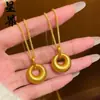 Loja de Ouro Mesmo Estilo Pingente Redondo em Ouro Escovado, Pingente Pequeno de Ouro com Fecho de Paz, Corrente para Clavícula, Presente de Luxo Leve para Namorada