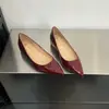 Sapatilhas de 5CM de aumento de altura, sexy, bico levemente aberto, bico fino, couro envernizado, boca rasa para mulheres, nova coleção de outono 2026, com forro de lã para aquecimento, sapatos baixos