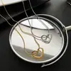 Colar de Amor Vazado Feminino Luxo Leve Design de Nicho Pingente de Amor Corrente de Clavícula Elegante Versátil