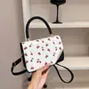 Bolso pequeño cuadrado fresco y dulce para mujer, nuevo bolso de hombro con bloques de color color cereza para verano y otoño 2026, bolso cruzado para el trabajo