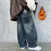 Jeans con Forro de Felpa para Niños Otoño e Invierno Pantalones Casuales de Forro Polar de una Pieza para Niños Nuevo Estilo 2026 Ropa Fresca de Invierno Pantalones de Pierna Recta