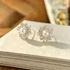Brincos de Tarraxa Simples Retro Luxo Leve com Girassol Incrustado de Zircônia Pérola Brilhante para Mulheres Versátil para o Dia a Dia Acessórios de Brinco Exquisitos