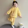 Conjunto de pijama de cinco puntas estilo coreano para niña, nuevo conjunto de moda de dos piezas para otoño e invierno 2026 para niñas pequeñas