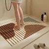 Novo tapete de banheiro antiderrapante com design vazado, especialmente projetado para uso no chuveiro e no vaso sanitário, anti-queda, lavável, fácil de limpar e com drenagem de água