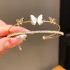 Pulsera de Mariposa con Circonita Cúbica Estilo Coreano, Doble Capa, Hebilla Hueca, Pulsera de Moda Simple Versátil, Lujo Ligero, Sensación de Gama Alta, Joyería de Mano