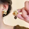 2026 Novo Estilo Francês Único Cor Caramelo Elegantes Brincos de Pérola com Atmosfera de Outono e Inverno, Luxo Simples, Moderno e Acessível para Mulheres