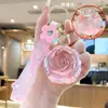 Llavero creativo de flor de rosa eterna infusionada en aceite para mujer, colgante de llavero exquisito de alta gama, decoración para mochila, pequeño regalo