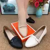 Zapatos de mujer populares de punta fina retro de comercio exterior transfronterizo, cómodos de otoño nuevo estilo, suela blanda, elegantes, versátiles de tacón bajo, zapatos de cuero poco profundos