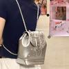 Mochila de Corrente Prateada com Design de Nicho Coreano para Mulheres 2026 Novo Modelo Bolsa de Mão Retrô de Alta Qualidade Bolsa Saco