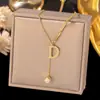 Estilo minimalista de moda transfronterizo, popular cadena para la clavícula de 26 letras, diseño único con colgantes cuadrados y de borla, collar para mujer