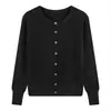 Jaqueta curta, estilo moderno e delicado, perfeita como camada base, com um design único e um toque de apelo de nicho.; cardigan de tricô com pele de guaxinim feminino para outono e inverno