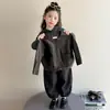 Conjunto estilo coreano Maillard para niñas, conjunto de tres piezas con temática de granja, casual coreano con estampado de leopardo para niñas pequeñas, conjunto de otoño moderno para bebés