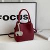 Bolso Pequeño Estilo Occidental Texturizado para Mujer Otoño Nuevo 2024 Popular Versátil Bolso Cruzado Bolso de Cubo Portátil de Moda para Mujer