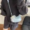 Bolso de axila de nicho coreano para mujer 2026 Nuevo de moda con encaje en forma de media luna Bolso de hombro simple