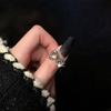 Anel de metal preto lunar com pedra da lua anel de casal nicho anel decorativo tendência ins luxo leve para dedo indicador