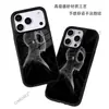 Líneas de boceto en blanco y negro Spider-Man Manzana 18pro Funda para teléfono iPhone16 A prueba de caídas Agujero grande Funda de vidrio Al por mayor