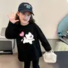 Camiseta de manga comprida para meninas, novo modelo primavera e outono 2026, blusa fofa de algodão puro infantil para meninas, camiseta básica para crianças maiores, roupa de outono