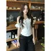 Camiseta Curta de Manga Curta com Borda Rolada no Ombro, Estilo Francês, para Mulheres, Design de Verão, Corte Justo, Top Curto com Babados e Ombros à Mostra