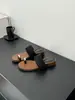 []Sandálias de Metal com Salto Anabela e Detalhe de Argola no Dedo para Mulheres, Adequadas para Uso Externo, Novo Modelo Verão 2026